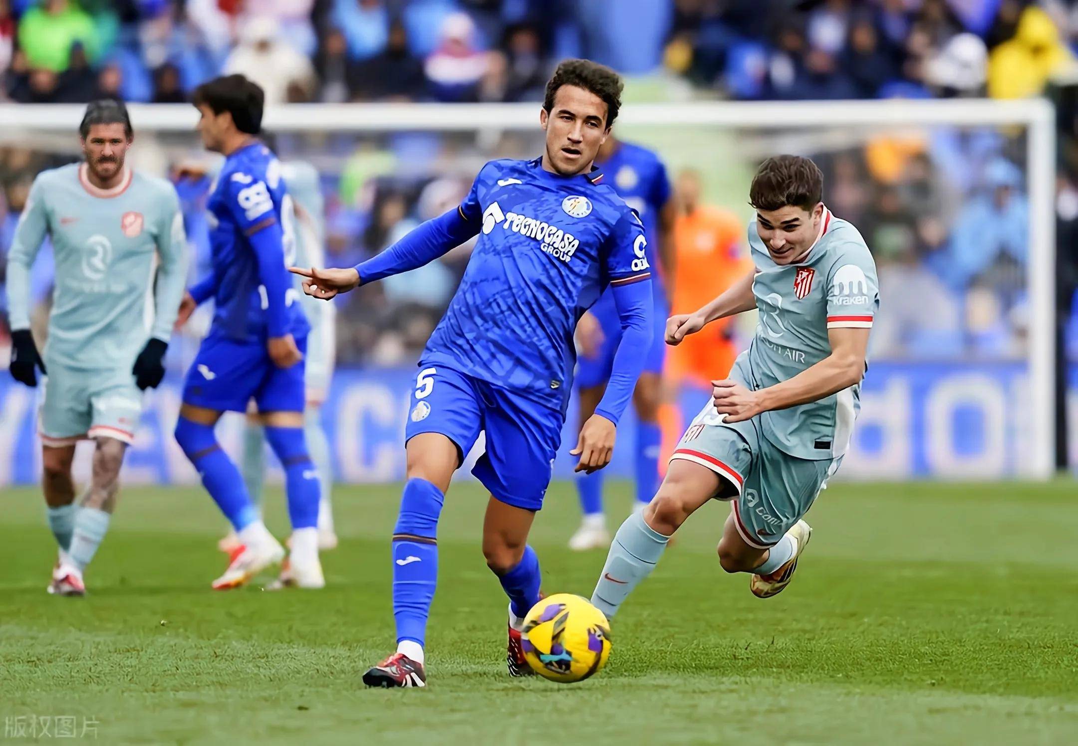 九游游戏中心-爆冷引爆全场！，穆古鲁扎意外战胜巴塞罗那引发球迷热议(澳门部队集体一等功原因)